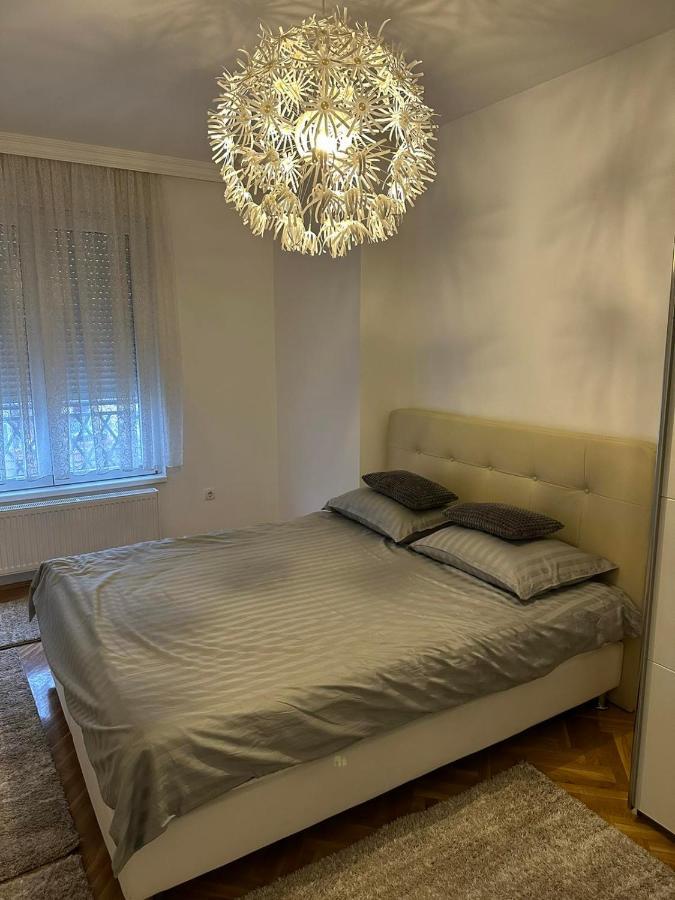 Luxury Apartment *