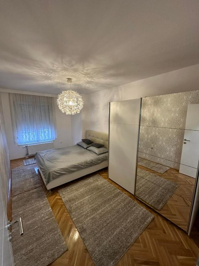 Luxury Apartment *